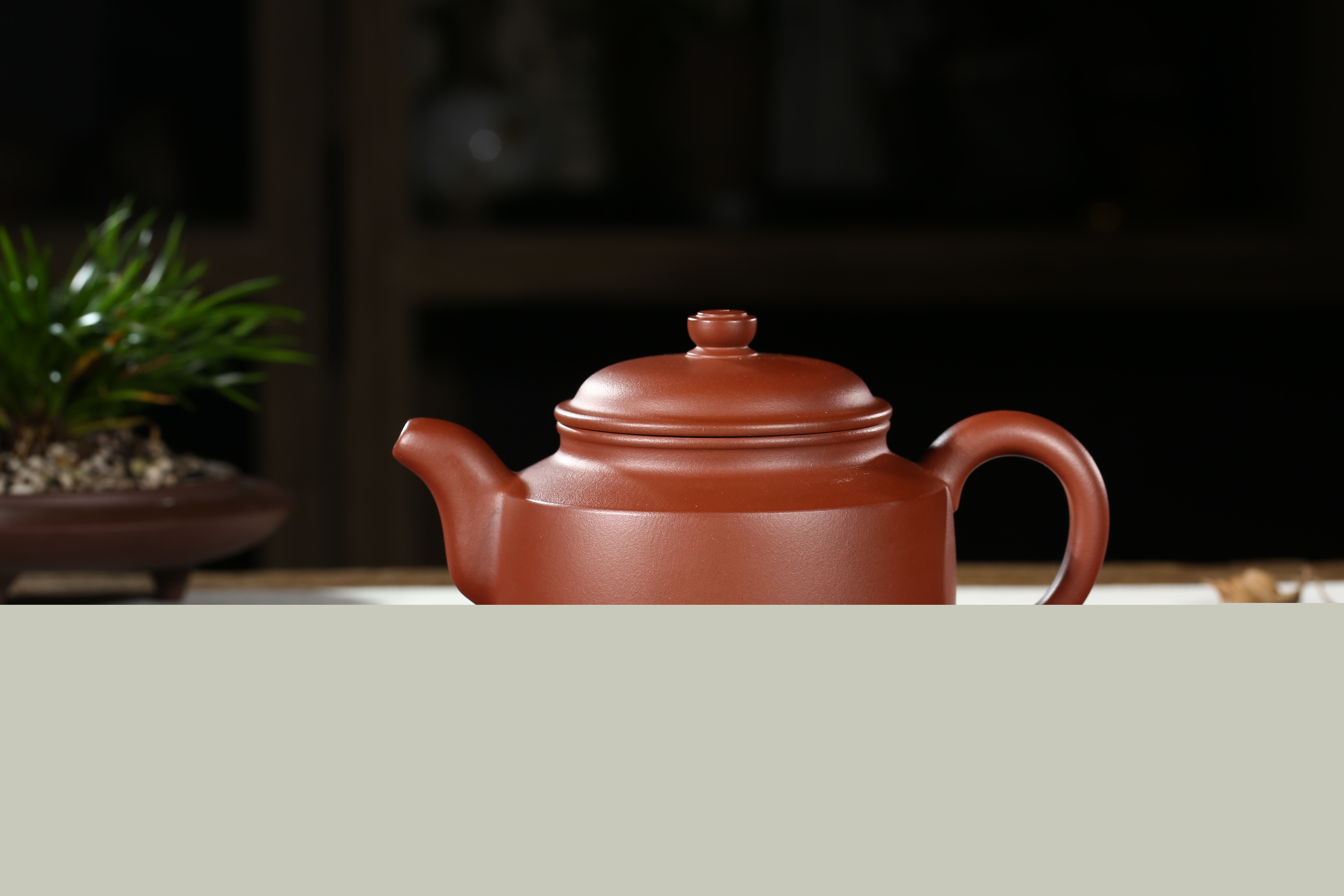 品茶先品壺——金槽和碾沉香末，冰碗輕涵翠縷煙